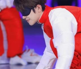 JackeyLove重返赛场，比赛规则变更首场状态出色，G2观众沸腾！观众掌声雷动的简单介绍-九游体育APP