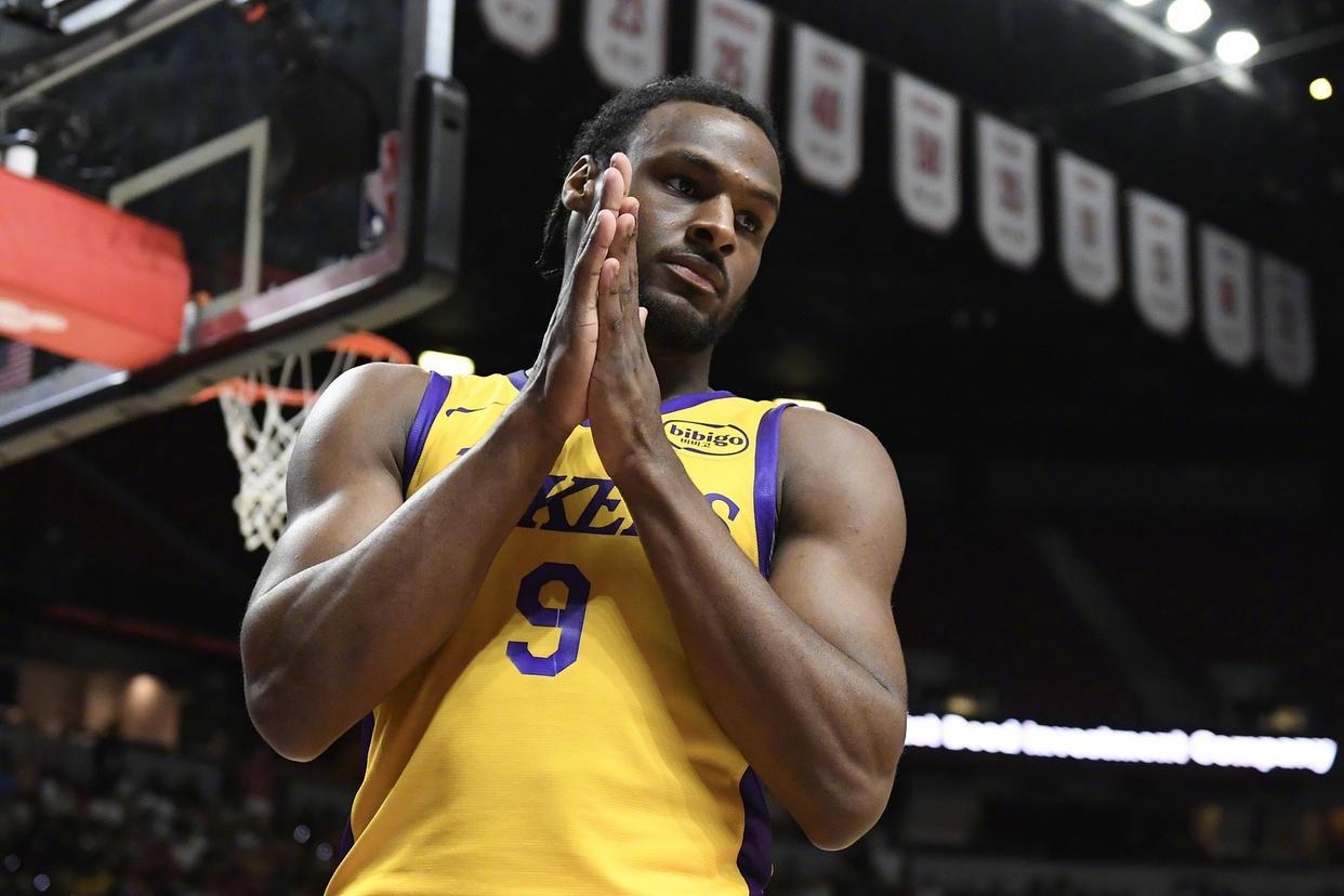 包含蒂姆连续十二场比赛得分超过夺冠，湖人不断突破！赢得满堂喝彩的词条