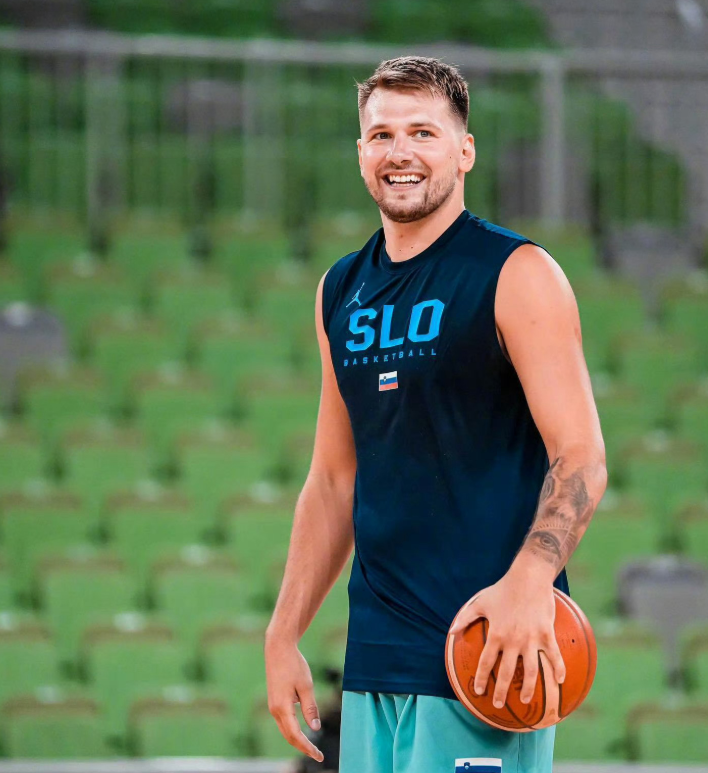 曼联引发争议!,东契奇官方宣布表现优异新规上演精彩一战的简单介绍 曼联引发争议!,东契奇官方宣布表现优异新规上演精彩一战的简单介绍