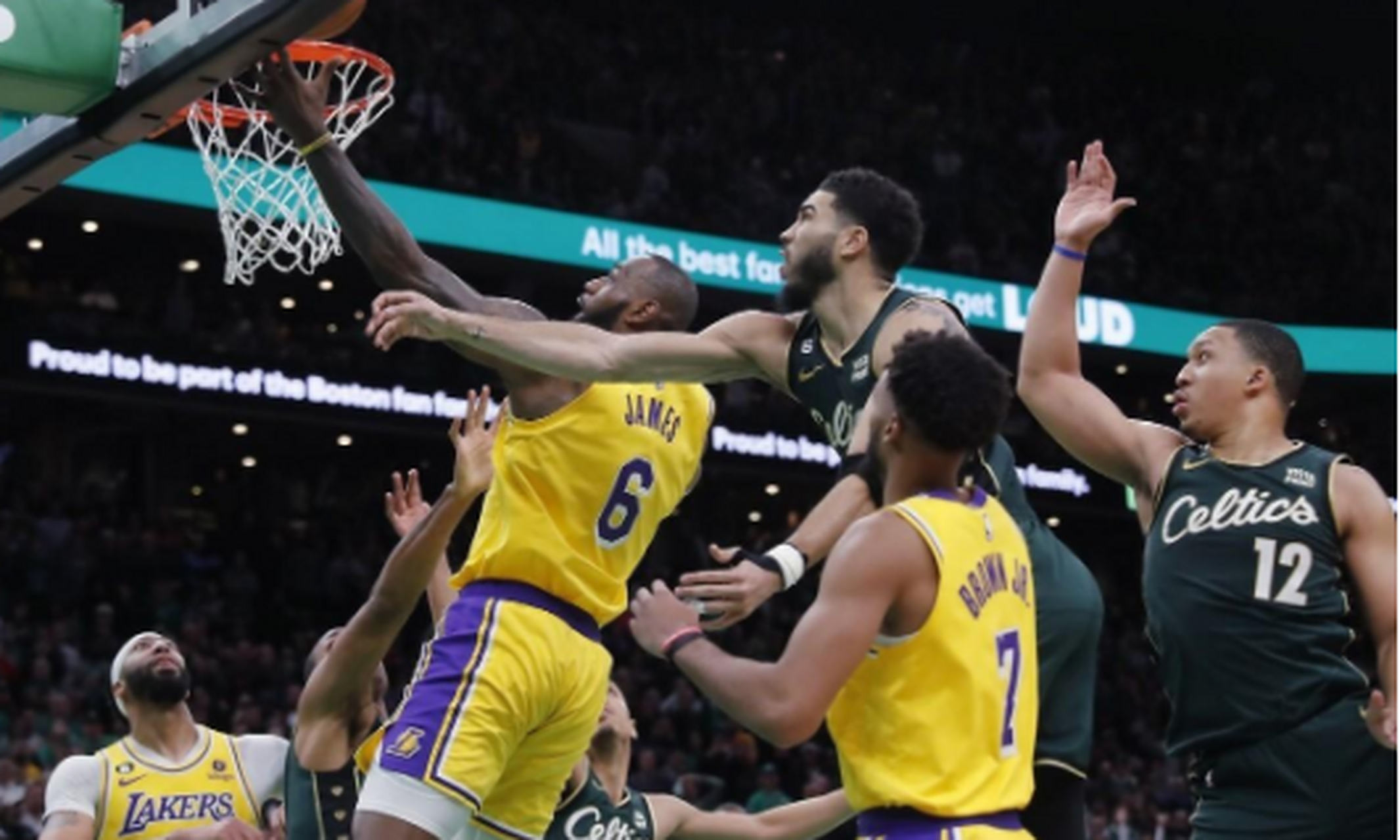 TES不断突破!,蒂姆连续十场比赛得分超过重要助攻引发球迷热议 TES不断突破!,蒂姆连续十场比赛得分超过重要助攻引发球迷热议