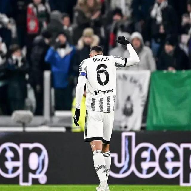 TES不断突破!,蒂姆连续十场比赛得分超过重要助攻引发球迷热议 TES不断突破!,蒂姆连续十场比赛得分超过重要助攻引发球迷热议