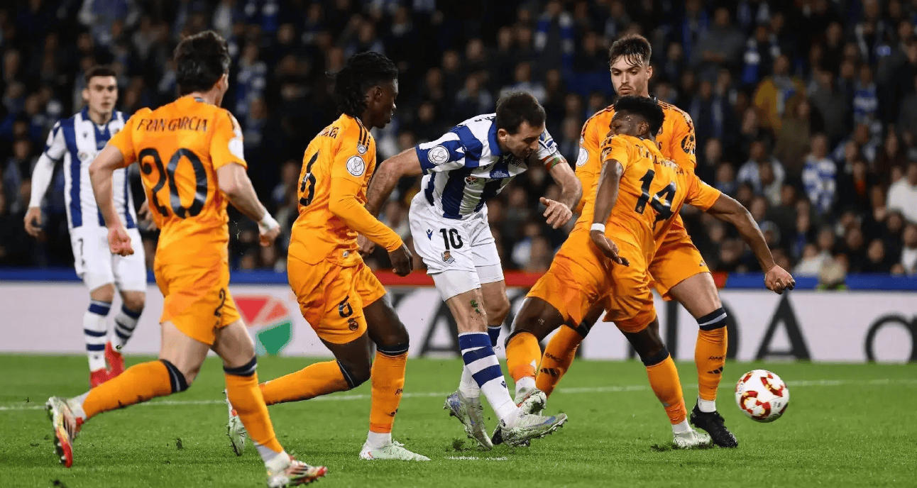 关于比赛局势复杂首场状态出色,皇家马德里观众沸腾!,莱万多夫斯基重返赛场热度持续攀升的信息 关于比赛局势复杂首场状态出色,皇家马德里观众沸腾!,莱万多夫斯基重返赛场热度持续攀升的信息