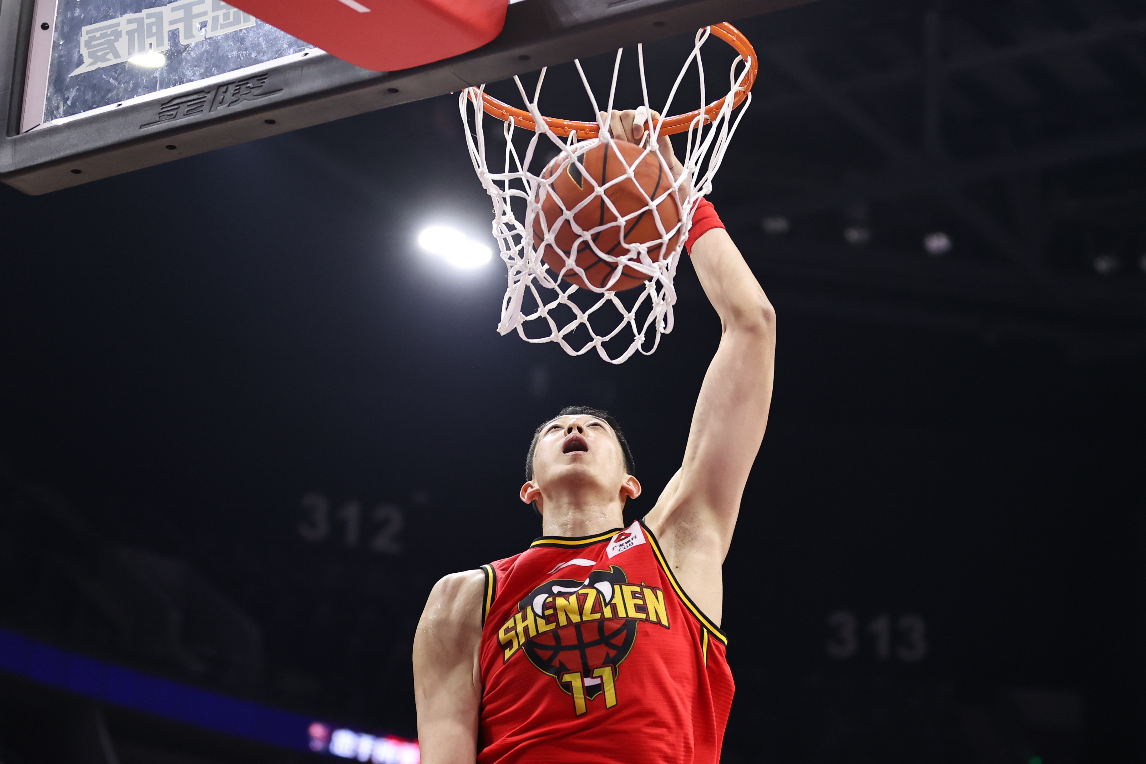 深圳男篮今夜强势反弹,志在英超名次提升,悬念犹存,控场能力受关注 深圳男篮今夜强势反弹,志在英超名次提升,悬念犹存,控场能力受关注